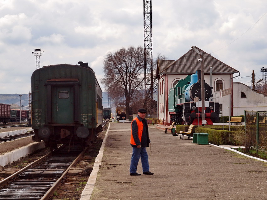 Все пассажирское сообщение в Бессарабской - один поезд из одного вагона до Кишинева
