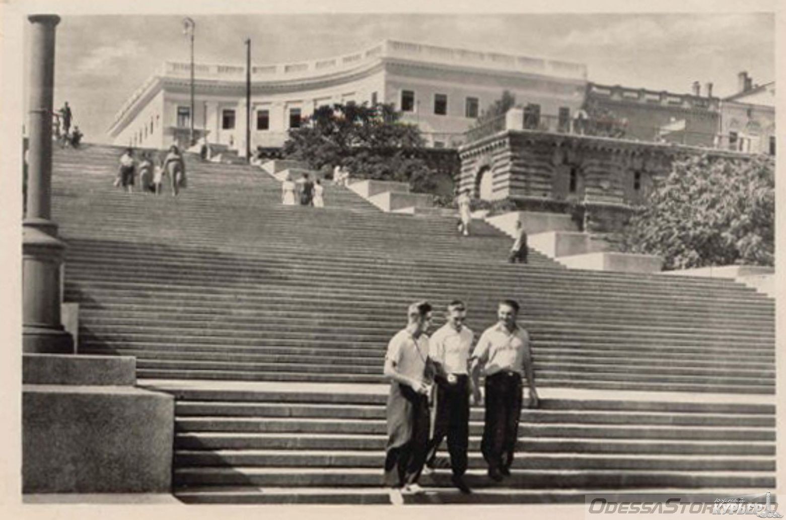На фото перед вами одесские они. Одесса 1905 год Потемкинская лестница. Потёмкинская лестница Одесса. Потёмкинская лестница Одесса 2022. Потёмкинская лестница Одесса Дюк.