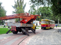 В Одессе на Куликовом поле уложили новые газоны и снесли диспетчерскую (ФОТО)