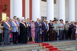 Одесса отмечает День города подъемом флага и цветами (ФОТО)