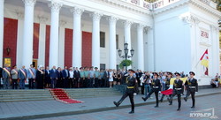 Одесса отмечает День города подъемом флага и цветами (ФОТО)
