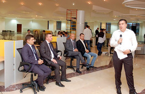 Саакашвили и министр юстиции побывали в новом одесском центре административных услуг (ФОТО)