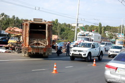 Авария у одесского автовокзала: мусоровоз мог быть неисправен (ФОТО 18+)