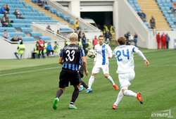 Большой футбол в Одессе: "ультрас" устроили на стадионе "Черноморец" настоящую дымзавесу (ФОТО)