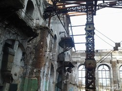 Заброшенный цех одесских паровозных мастерских начали перестраивать в винтажный бизнес-центр в стиле лофт (ФОТО)