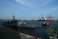Турецкие военные корабли и "Сагайдачный" покинули одесский морвокзал (ФОТО)