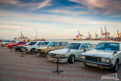 На одесском морвокзале проходит выставка ретроавтомобилей и мотоциклов (ФОТО)
