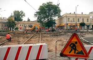 Реконструкция Тираспольской площади в Одессе: разобрали мостовую и режут рельсы (ФОТО)