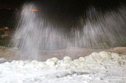 Ланжерон: одесситы купались в море ночью во льду и пене (ФОТО, ВИДЕО)