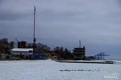 Черное море у берегов Одессы покрылось льдом и штормит (ФОТО)