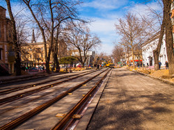 Центр Одессы разворотили: на улице Преображенской снимают рельсы