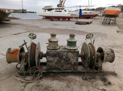 В одесском Черноморском яхт-клубе подняли затонувшую турецкую шхуну (ФОТО)