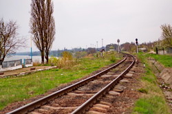 Железная дорога в городе Рени проходит прямо по берегу Дуная