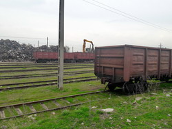 Погрузка металлолома в молдавские вагоны на широкой колее в Галаце