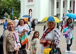 "Молдаванка и Пересыпь, в вышиванках вся Одесса": по городу прошел мегамарш вышиванок (ФОТО, ВИДЕО)