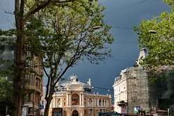 На Одессу обрушились ураган, ливень и град (ФОТО)