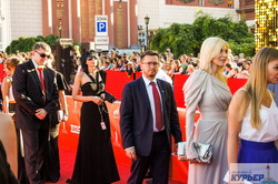 "Красная дорожка" открытия Одесского кинофестиваля: ярмарка тщеславия для местных и немного иностранных гостей (ФОТО)