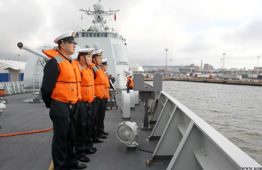 Китайские военные корабли задержались в Балтике