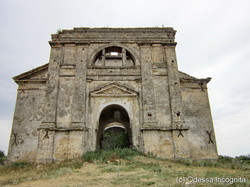"Спасите умирающие памятники": неоготические руины храма в селе Каменка