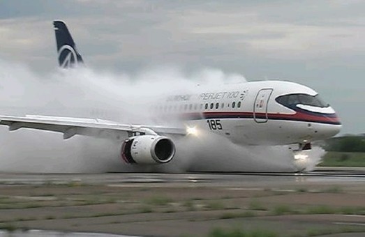 Sukhoi Superjet 100 идёт с поклоном к Минфину США