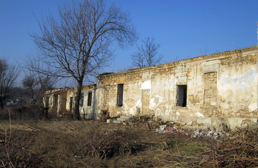 В Одесской области разрушается здание старинной школы постройки начала XIX века
