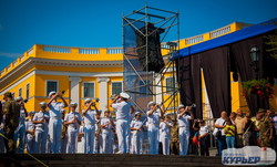 В Одессе развернули гигантский флаг Украины на Потемкинской лестнице (ФОТО)