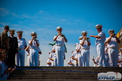 В Одессе развернули гигантский флаг Украины на Потемкинской лестнице (ФОТО)