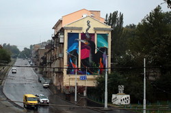 На одесской Пересыпи появился огромный мурал: Ленина и рекламу сменили на баклана (ФОТО)