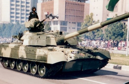 Пакистан доверил ремонт своих танков Т-80 заводу им.Малышева
