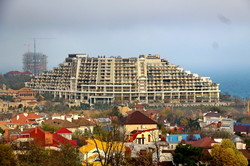 Одесский Фонтан со всех сторон окружен частоколом высоток (ФОТО)