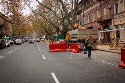В Одессе начали ремонтировать Ришельевскую: 93 миллиона на тротуары (ФОТО)