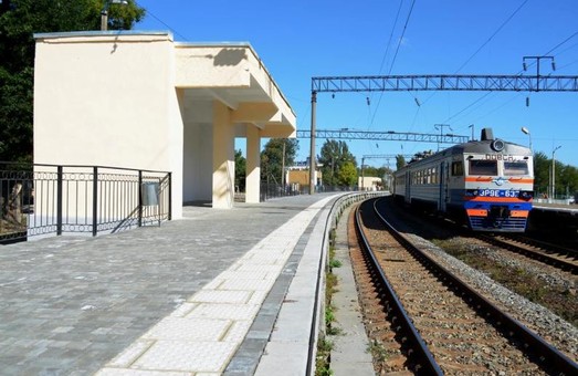 На одной из железнодорожных станций в Одессе заново построили пассажирскую платформу