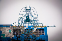 На одесском заводе Стальканат установили металлическую скульптуру (ФОТО)