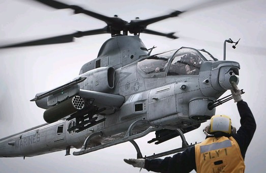 США распродают излишки AH-1W Super Cobra - Украине надо?