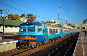 Одесская железная дорога снова грозится отменить пригородные электрички