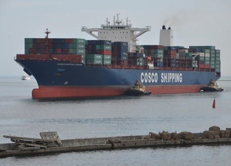 Одесский порт одновременно грузил три 300-метровых контейнеровоза
