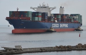 Одесский порт одновременно грузил три 300-метровых контейнеровоза