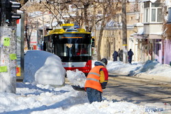 Одесса выдержала снежную стихию и готовится к следующей (ФОТО)