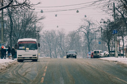 Весна в Одессе: на заснеженный город надвигается новая метель (ФОТО)