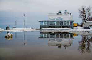 Море у берегов Одессы успокоилось: люди вышли гулять на Ланжерон (ФОТО)