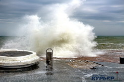 На берега Одессы обрушился разрушительный шторм (ФОТО, ВИДЕО)