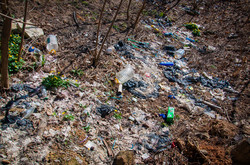Одесские склоны у моря утопают в мусоре (ФОТО)
