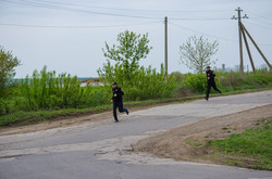 Учения: на трассе Одесса-Киев сожгли старый "Опель" (ФОТО)