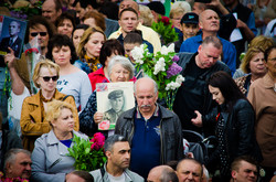 В Одессе на Аллее Славы возложили цветы к памятнику Неизвестному Матросу (ФОТО)