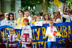 По Одессе прошел очередной Мегамарш Вышиванок (ФОТО, ВИДЕО)