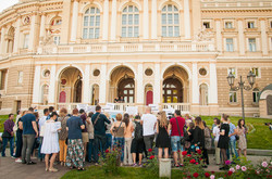 Одесситы шуточно митинговали за снос Оперного театра (ФОТО)