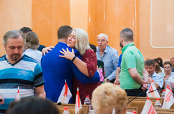 Сессия одесского горсовета: как депутаты обнимаются, смотрят в телефоны и фотографируются (ФОТО)