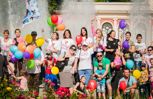 По Дерибасовской прошли любители мыльных пузырей (ФОТО)