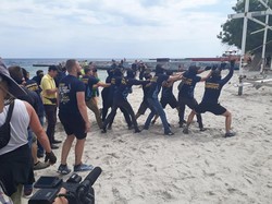 В Одессе активисты снесли пляжный нахалстрой на 10-й станции Фонтана (ФОТО)