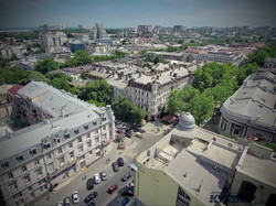 Дерибасовская угол Ришельевской, на первом плане башенка на доме Новикова